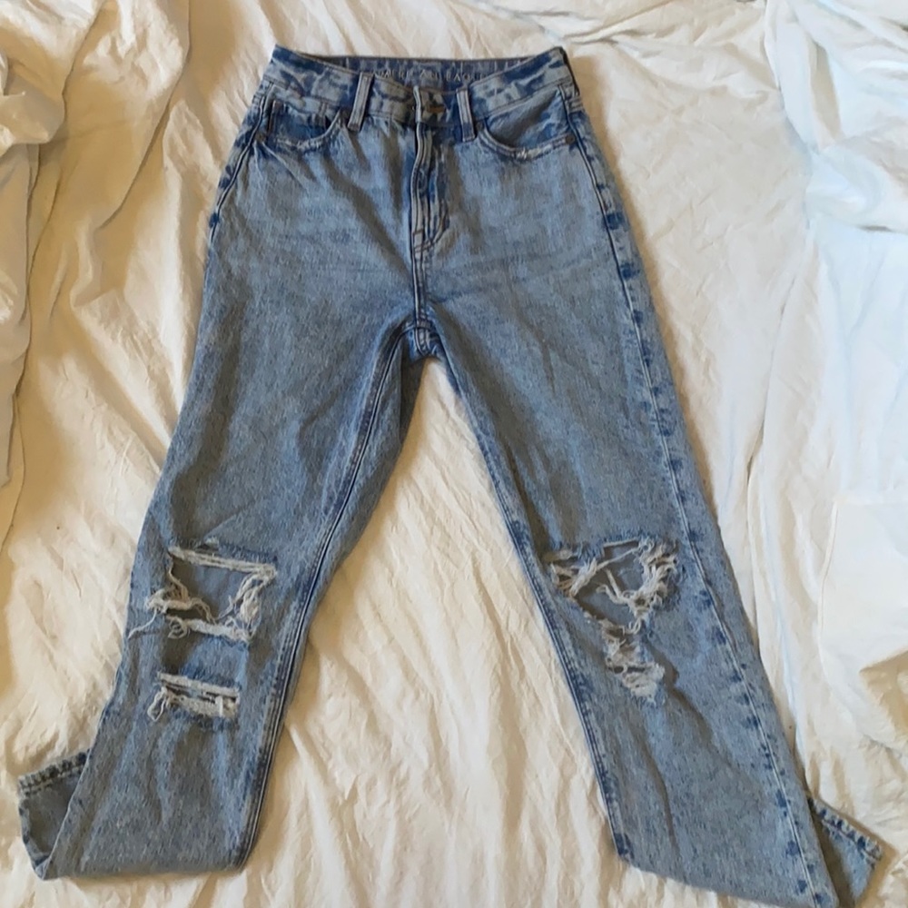 Super cute and comfy mom jeans!
